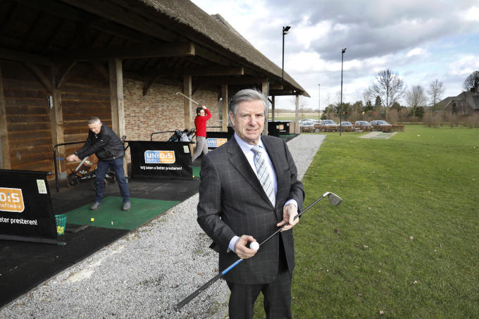Bij golfclub Het Woold, waar ze aan klantenbinding doen door vijftigplussers een ontmoetingsplek te bieden. Bij golfclub Het Woold, waar ze aan klantenbinding doen door vijftigplussers een ontmoetingsplek te bieden.