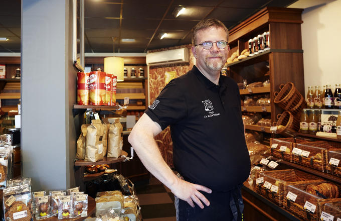 'Ik heb niks tegen regels', zegt bakker Adriaan Vonk, 'maar mag het alsjeblieft iets makkelijker?' 'Ik heb niks tegen regels', zegt bakker Adriaan Vonk, 'maar mag het alsjeblieft iets makkelijker?'