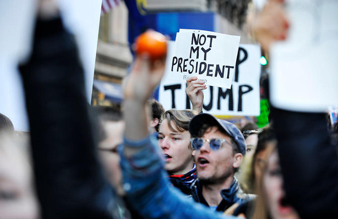 Maar ja, niet iedereen is blij met de nieuwe president en zijn aanpak Maar ja, niet iedereen is blij met de nieuwe president en zijn aanpak