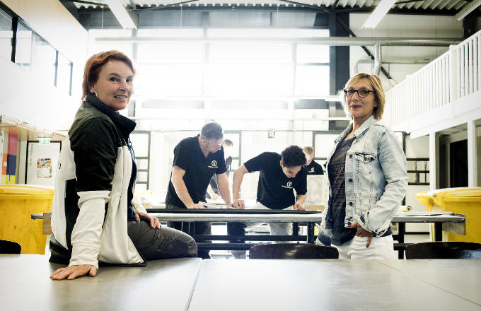 'Elk jaar voeren we hetzelfde gevecht met het roc', zeggen Jeannine Saris (links) en Belinda Maas van de Schilder^sCool. 'Elk jaar voeren we hetzelfde gevecht met het roc', zeggen Jeannine Saris (links) en Belinda Maas van de Schilder^sCool.