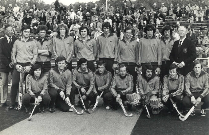 Het Olympisch elftal uit 1976. Tweede van rechts (gehurkt) is Jan Albers Het Olympisch elftal uit 1976. Tweede van rechts (gehurkt) is Jan Albers