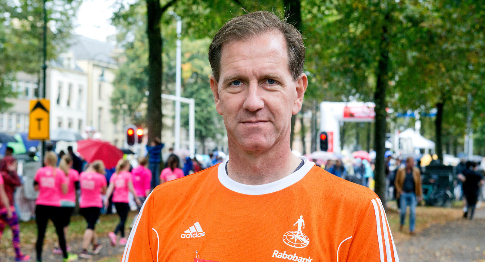 Hardlopen doet Wiebe Draijer graag. Om zijn hoofd even leeg te maken, zaken te ordenen. Af en toe doet hij ook mee aan een wedstrijd Hardlopen doet Wiebe Draijer graag. Om zijn hoofd even leeg te maken, zaken te ordenen. Af en toe doet hij ook mee aan een wedstrijd