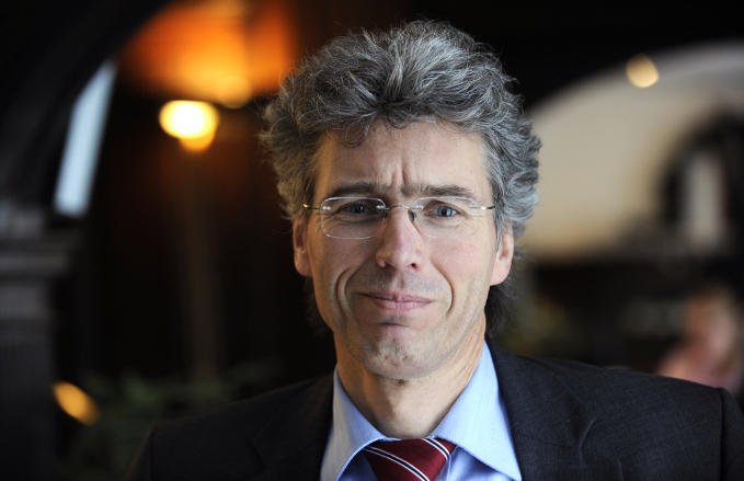 Adriaan Schout: 'We doen helemaal niets om de partijen bij elkaar te brengen' Adriaan Schout: 'We doen helemaal niets om de partijen bij elkaar te brengen'