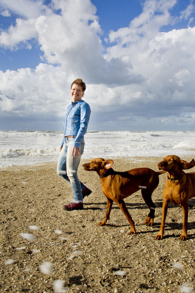 Eens per jaar vertrekt Kanters naar Vlieland. Met de honden, maar zonder partner. ‘We geven elkaar de ruimte’ Eens per jaar vertrekt Kanters naar Vlieland. Met de honden, maar zonder partner. ‘We geven elkaar de ruimte’