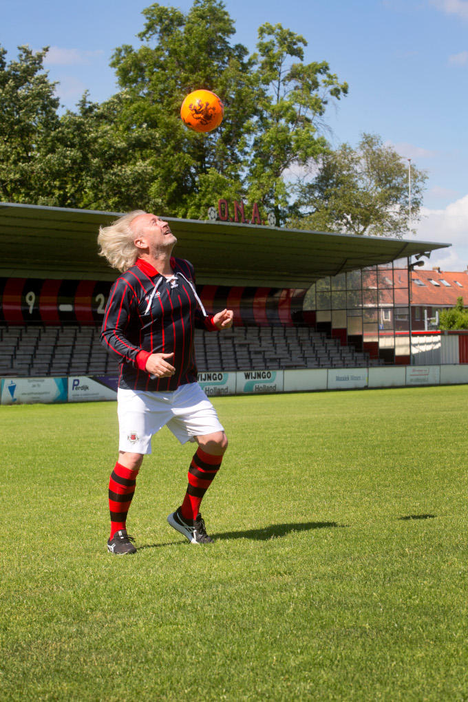 Dit wás zijn leven: voetballen bij ONA in Gouda. Arjan Kers - nu topman van TUI Nederland - zijn ze er nog niet vergeten Dit wás zijn leven: voetballen bij ONA in Gouda. Arjan Kers - nu topman van TUI Nederland - zijn ze er nog niet vergeten