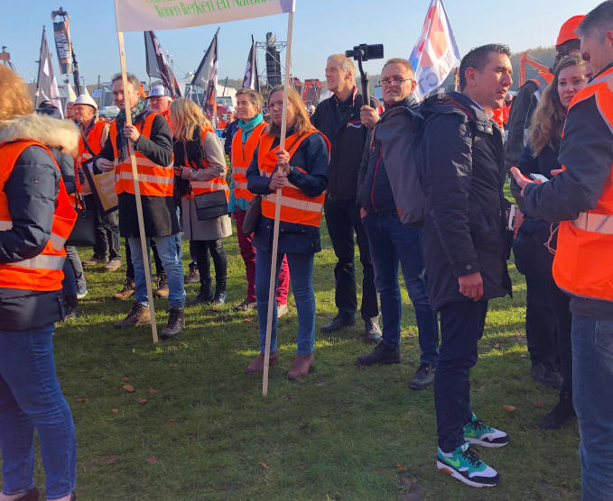 Bouwondernemers, grondverzet, groenondernemers, wegenbouwers: iedereen die direct of indirect betrokken is bij de bouw stond op het Malieveld Bouwondernemers, grondverzet, groenondernemers, wegenbouwers: iedereen die direct of indirect betrokken is bij de bouw stond op het Malieveld