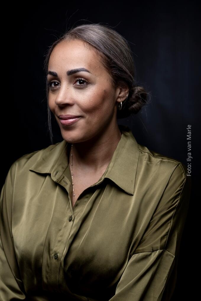 Hanane Abdellaoui wilde spookburgers begeleiden, met hulp van de overheid. Maar die hulp liet te wensen over, en dus pakte ze zelf de handschoen op Hanane Abdellaoui wilde spookburgers begeleiden, met hulp van de overheid. Maar die hulp liet te wensen over, en dus pakte ze zelf de handschoen op