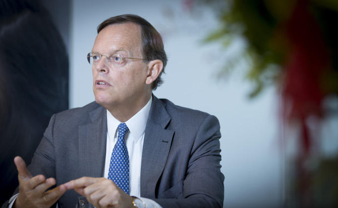 ‘Er was een overstroming nodig voor er Deltawerken kwamen', zegt Hans de Jong (Philips Nederland). Moet dat in de zorg ook zo gaan? ‘Er was een overstroming nodig voor er Deltawerken kwamen', zegt Hans de Jong (Philips Nederland). Moet dat in de zorg ook zo gaan?