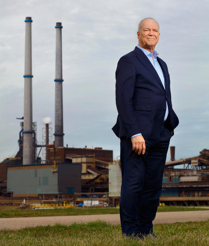 Hans van den Berg (ceo Tata Steel IJmuiden): 'We willen als bedrijf ook zo snel mogelijk vergroenen, al kan niet van vandaag op morgen. Het gaat hier namelijk om nieuwe technologieën die zich nog moeten bewijzen, en om grote, dure installaties.' Hans van den Berg (ceo Tata Steel IJmuiden): 'We willen als bedrijf ook zo snel mogelijk vergroenen, al kan niet van vandaag op morgen. Het gaat hier namelijk om nieuwe technologieën die zich nog moeten bewijzen, en om grote, dure installaties.'