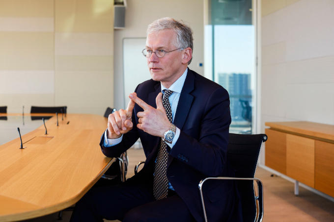 'Verdeeldheid zaaien en bedrijven in een verdomhoekje zetten is niet de manier om sterker te worden', stelt Frans van Houten. 'Ik hoop dat de samenleving zegt: we zijn trots op het bedrijfsleven' 'Verdeeldheid zaaien en bedrijven in een verdomhoekje zetten is niet de manier om sterker te worden', stelt Frans van Houten. 'Ik hoop dat de samenleving zegt: we zijn trots op het bedrijfsleven'