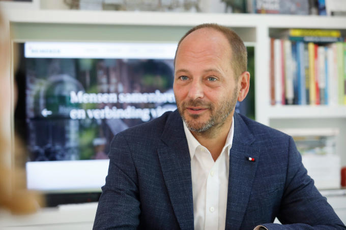 'Dit jaar is geen jaar van scoren en bonussen', zegt Hans Böhm (Heineken Nederland). 'Ik zou het heel raar vinden als je om steun vraagt, terwijl je bonussen uitkeert. Dat doen wij dus ook niet' 'Dit jaar is geen jaar van scoren en bonussen', zegt Hans Böhm (Heineken Nederland). 'Ik zou het heel raar vinden als je om steun vraagt, terwijl je bonussen uitkeert. Dat doen wij dus ook niet'