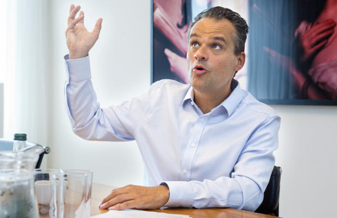 Het gevaar is, zegt Jan Kees de Jager, dat je de cultuur, veerkracht en snelheid van startups vernietigt als groot bedrijf Het gevaar is, zegt Jan Kees de Jager, dat je de cultuur, veerkracht en snelheid van startups vernietigt als groot bedrijf