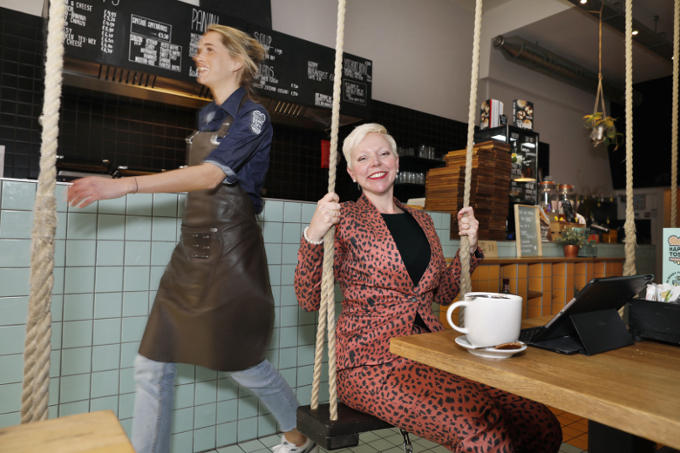 ‘Happy Tosti in Den Haag. Hier zat ik als zzp’er vaak te werken. En het is goed dat hier ook mensen met een arbeidsbeperking werken.’ ‘Happy Tosti in Den Haag. Hier zat ik als zzp’er vaak te werken. En het is goed dat hier ook mensen met een arbeidsbeperking werken.’