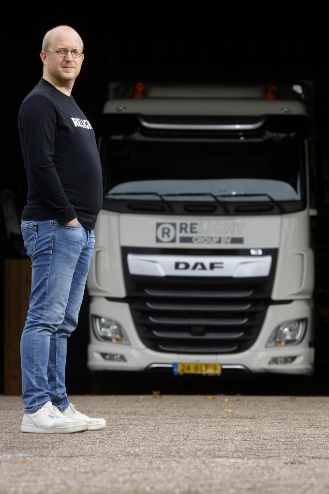 Na heel veel keer 'nee', kreeg Martijn Satter eindelijk een 'ja' op zijn aanbod voor transportdiensten. En daarmee was zijn nieuwe bedrijf 'geboren' Na heel veel keer 'nee', kreeg Martijn Satter eindelijk een 'ja' op zijn aanbod voor transportdiensten. En daarmee was zijn nieuwe bedrijf 'geboren'