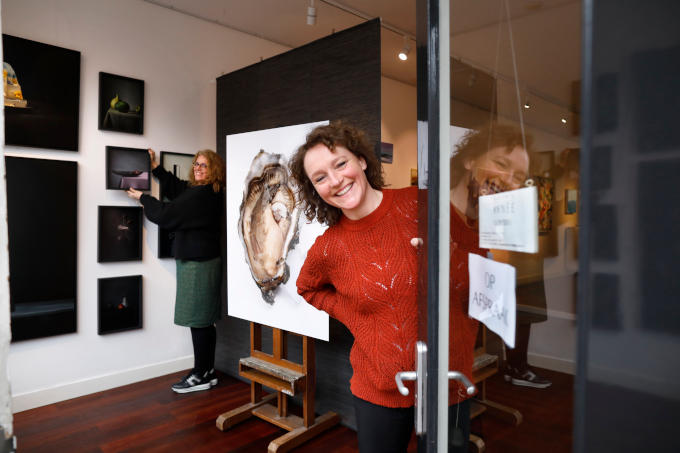 ‘Galerie Année in Haarlem is voor mij een wonderschone combinatie van de maatschappelijke waarde van kunst en er wel geld mee verdienen. Dat doen ze in coronatijd bijvoorbeeld met een online art fair en raamexposities.’ ‘Galerie Année in Haarlem is voor mij een wonderschone combinatie van de maatschappelijke waarde van kunst en er wel geld mee verdienen. Dat doen ze in coronatijd bijvoorbeeld met een online art fair en raamexposities.’