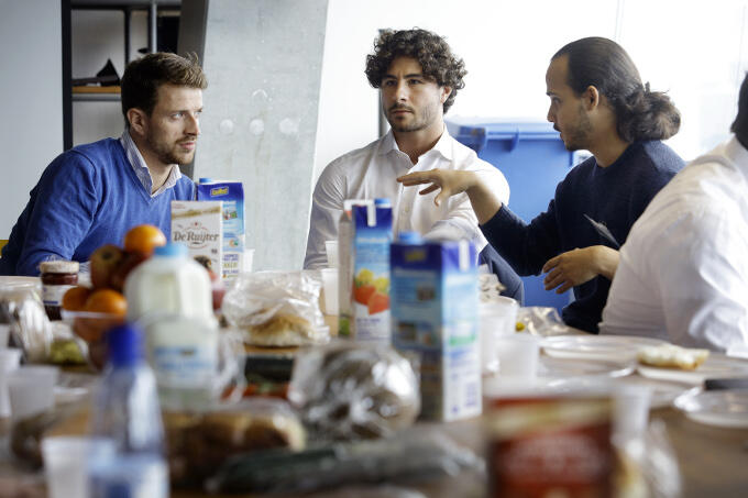 Harde deals worden er niet gesloten, maar zo'n startupslunch is gewoon een goed begin Harde deals worden er niet gesloten, maar zo'n startupslunch is gewoon een goed begin