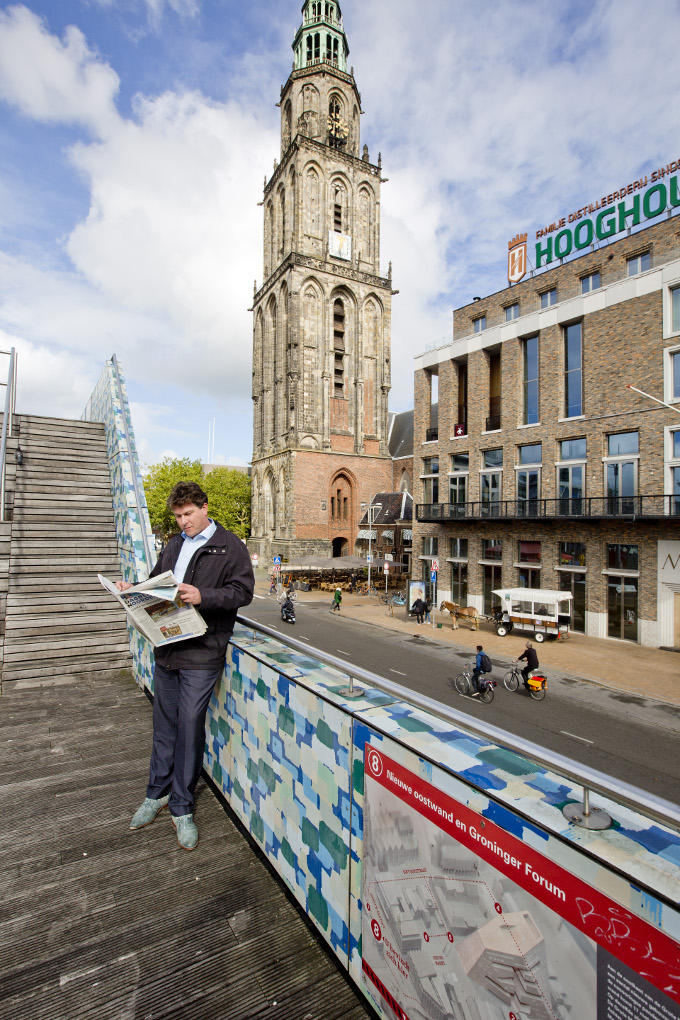 Groningen is 'zijn' stad. Stefan Holthausen voelt zich thuis op de Grote Markt Groningen is 'zijn' stad. Stefan Holthausen voelt zich thuis op de Grote Markt