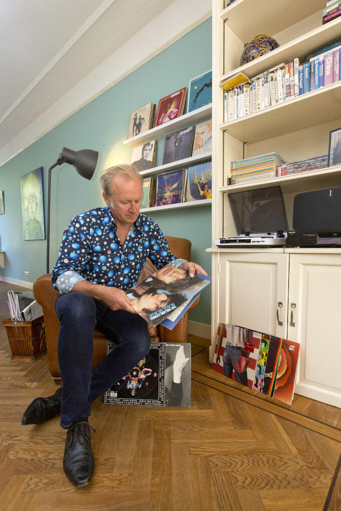 Op kantoor staat een echte Wurlitzer Jukebox, maar thuis spaart Marcel Belt actief LP's Op kantoor staat een echte Wurlitzer Jukebox, maar thuis spaart Marcel Belt actief LP's