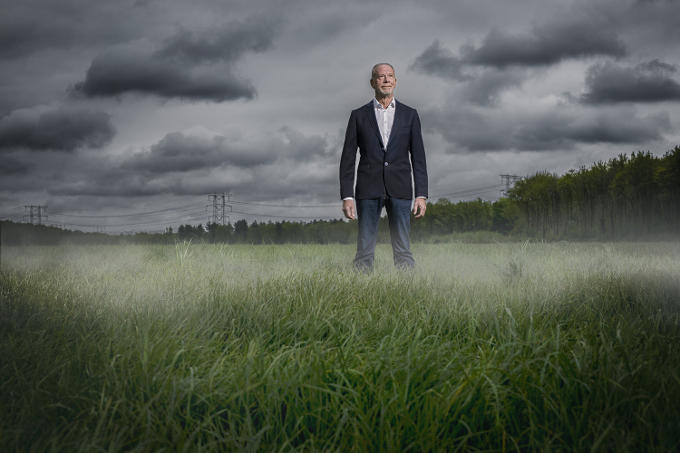 Frank Bakker, de directeur van Contronics, maakt mist. Om die vervolgens te verkopen aan de supermarkt Frank Bakker, de directeur van Contronics, maakt mist. Om die vervolgens te verkopen aan de supermarkt