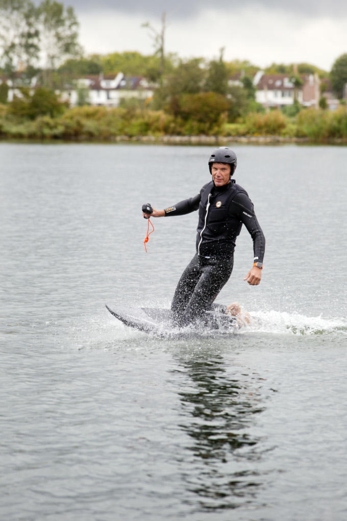 'Je moet je 100 procent focussen bij kitesurfen, er is geen ruimte om ergens anders aan te denken. Heerlijk', zegt Victor van Tol (Snappcar). 'En het is een uitlaatklep voor negatieve energie.' 'Je moet je 100 procent focussen bij kitesurfen, er is geen ruimte om ergens anders aan te denken. Heerlijk', zegt Victor van Tol (Snappcar). 'En het is een uitlaatklep voor negatieve energie.'
