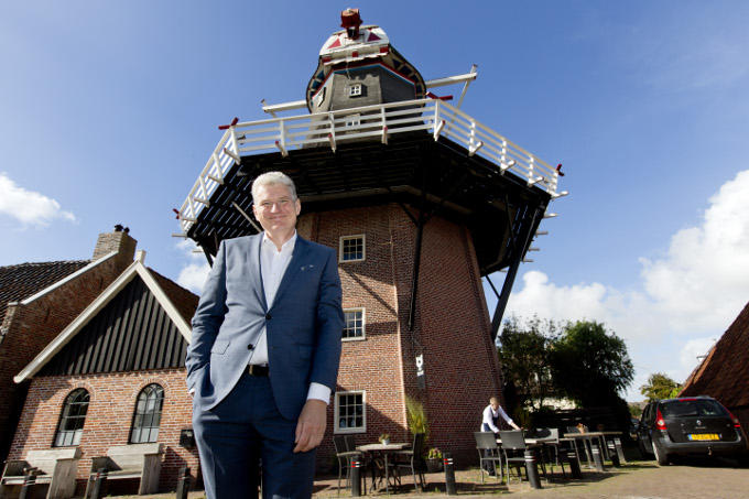 ‘Restaurant De Molenaar (wieken in renovatie, red.) in mijn geboortedorp Onderdendam, waar een jonge, getalenteerde chef elke dag wordt afgerekend op wat hij op tafel zet.’ ‘Restaurant De Molenaar (wieken in renovatie, red.) in mijn geboortedorp Onderdendam, waar een jonge, getalenteerde chef elke dag wordt afgerekend op wat hij op tafel zet.’