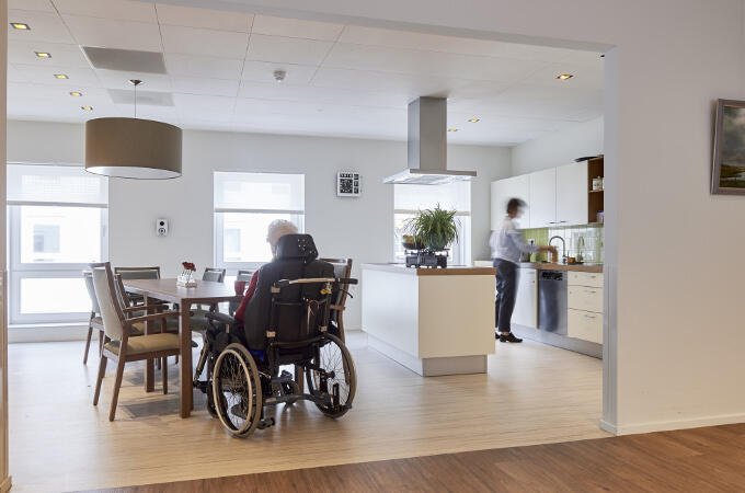 Er is een gemeenschappelijke woonkamer, maar bewoners kunnen gaan en staan waar ze willen Er is een gemeenschappelijke woonkamer, maar bewoners kunnen gaan en staan waar ze willen